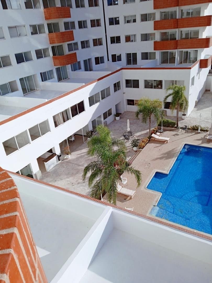 Piscina del edificio del apartamento Atlantic
